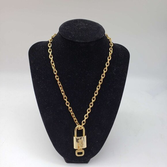 100% Auth Louis Vuitton Lock & Key with UnbrandedGold Plated Gold Chain Necklace - Picture 1 of 8